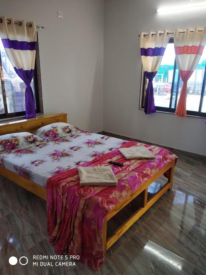 Sam & San Beach Resort Vengurla Экстерьер фото